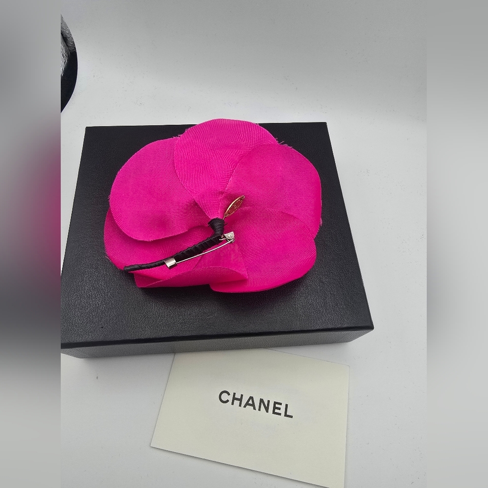 Chanel Hot Pink Camillia Fabric Flower Brooch (LIKE NEW)(BOX/CARD/COA)✨️💖✨️ - Picture 7 of 10